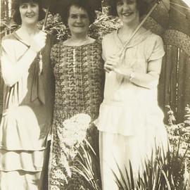 Christmas Day - Nell Buckland, Margaret Buckland (?), Ethel Clancy