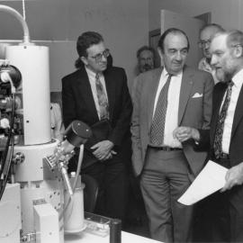 Opening of a Field Emission Scanning Electron Microscope