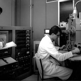 School of Metallurgy - Electron Microscope Analyser and students 