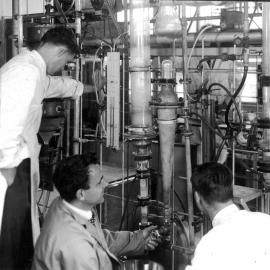 School of Metallurgy - Equipment - Danny Zybenko with students
