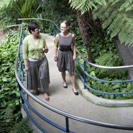 Regina Osten, Kristy Muir