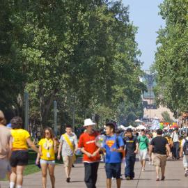 O-Week. Walkway/Entrance From Anzac Pde. 